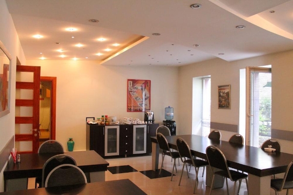 Vake Hotel (Saburtalo)
